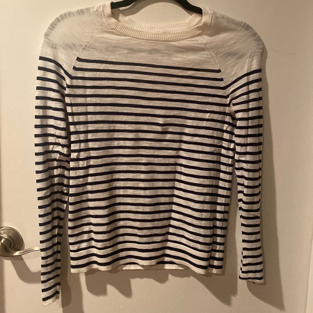 Light weight sweater